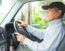 働くシニア層の人材を増やす